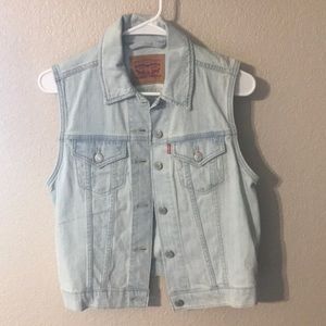 Women’s Levi’s vest